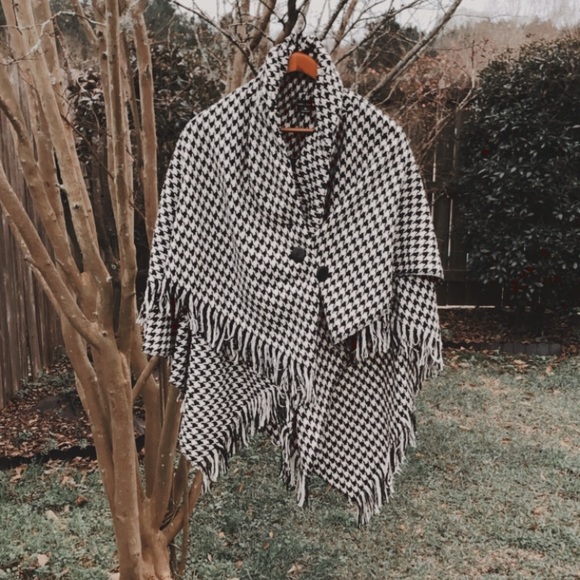 Double Zero Sweaters - HOST PICK Houndstooth poncho 🌿🖤